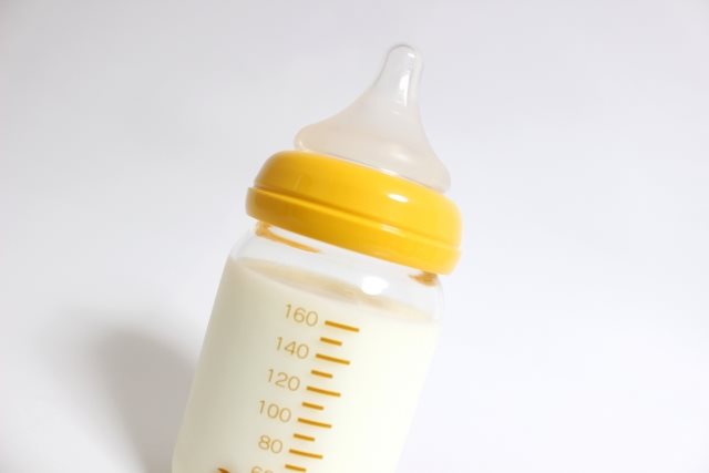 赤ちゃんの粉ミルクを適温に冷ますコツや手間は不要！浄水器で楽々調乳！